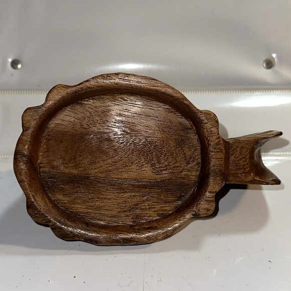 2 piece wooden hand carved hen on a nest - Picture 8 of 11